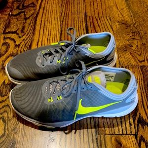 Nike flywire women’s training shoes size 9 MOVING - listing to be deleted!
